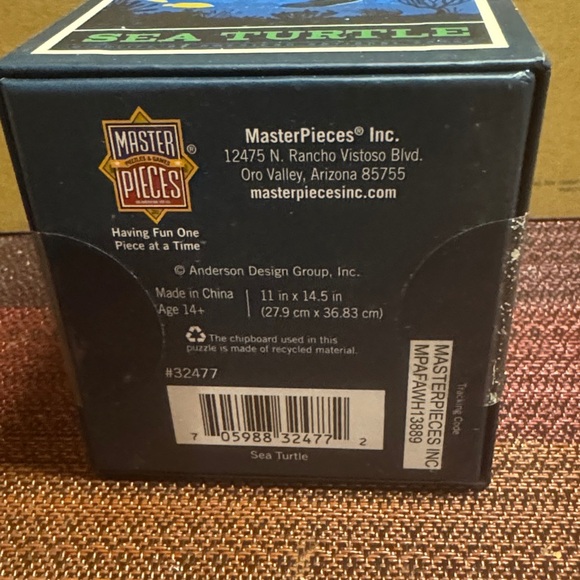 Sea Turtle 300 Piece Puzzle - Blue and Green - Picture 4 of 4